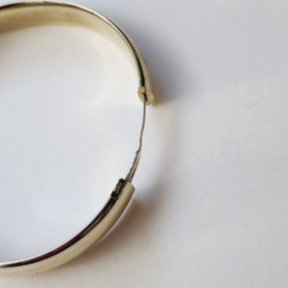 Heavy 13g  14K Gold Engraved Bangle Bracelet - Can be Monogrammed - Picture 5 of 6